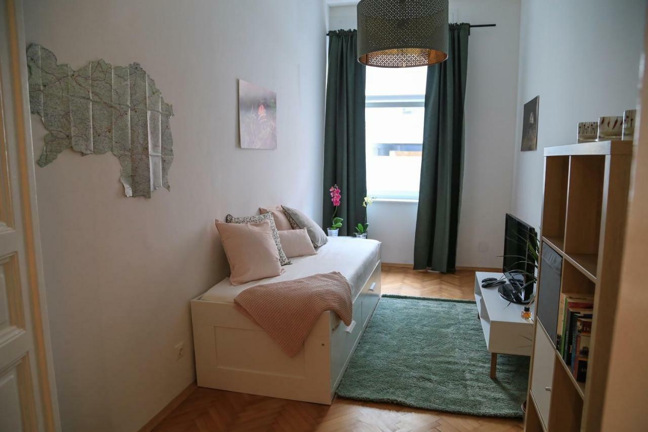 Lovely Apartment In The Heart Of Graz Bagian luar foto